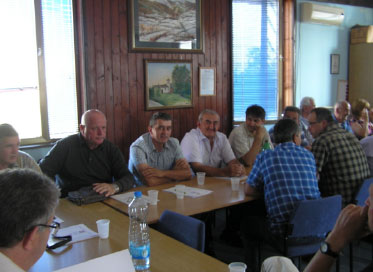 чланови Скупштине (Перо Пролић, Неђељко Томић, Ненад Томић и други)